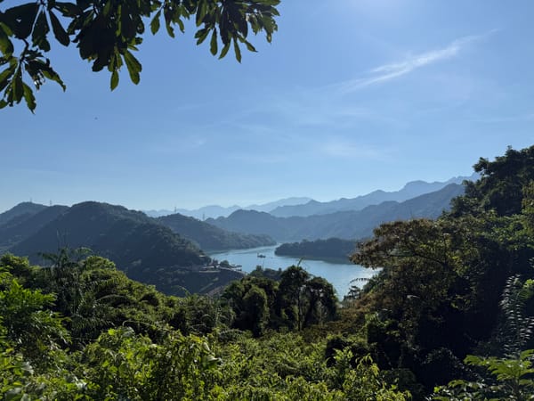 A Morning Hike on Shihmen Mountain Trail